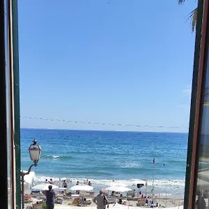 Le Finestre Sul Mare , Alassio Italia